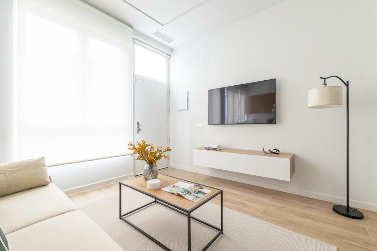 Modern And Cozy On Paseo De La Castellana * Madrid